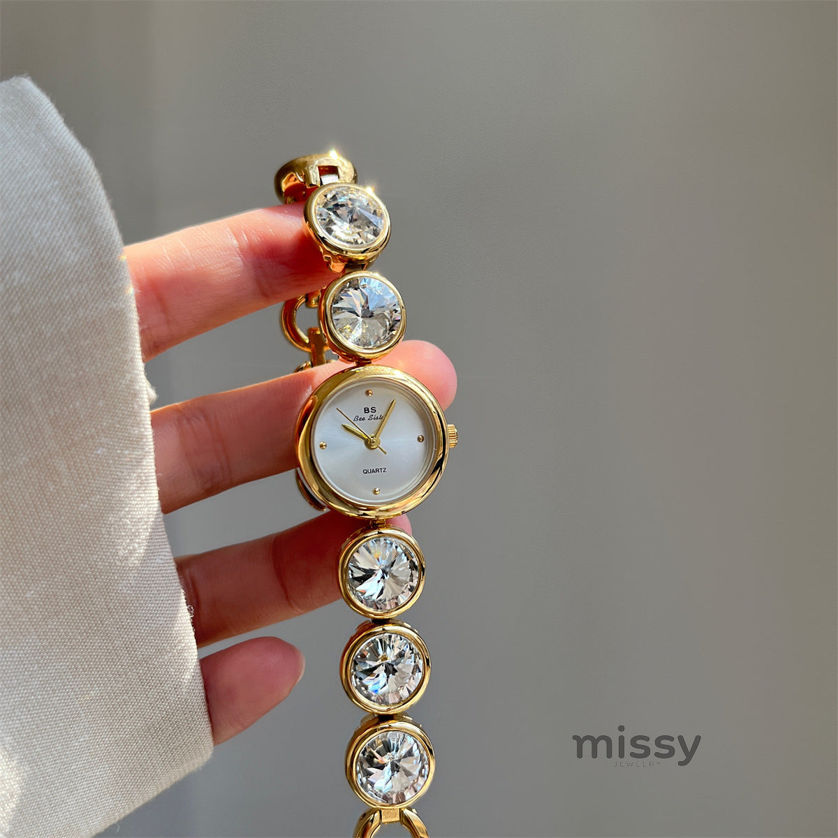 Anessa Crystal Bracelet Watch [CM0ECE92]