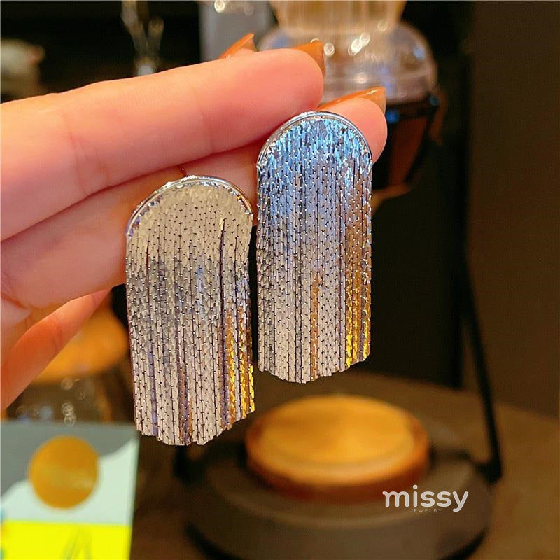Annagrace Curved Tassel Chain Earrings [SHQ34A3U]