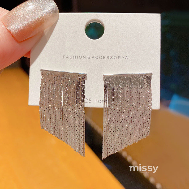 Annagrace Curved Tassel Chain Earrings [PHR1OSKM]