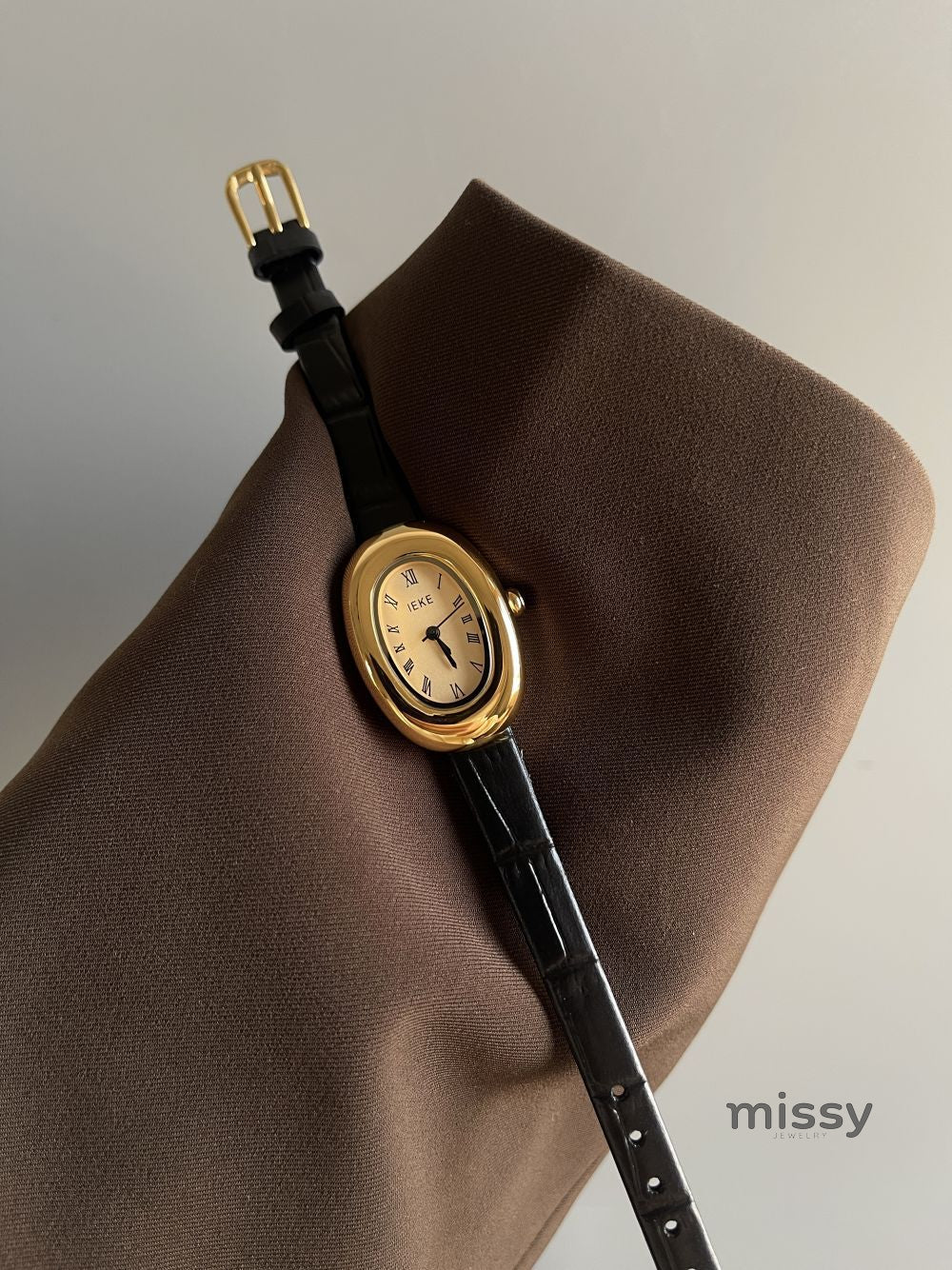 Anorah Diamond Oval Bracelet Watch [CVZA3M2R]