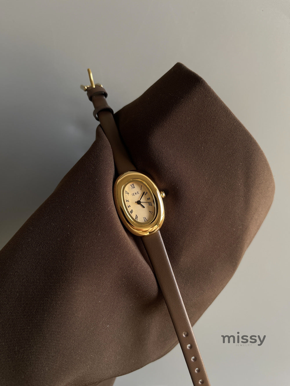 Anorah Diamond Oval Bracelet Watch [GOCYRR40]