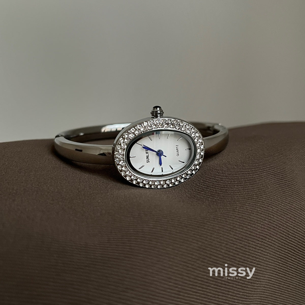 Anorah Diamond Oval Bracelet Watch [LDKNZ59X]
