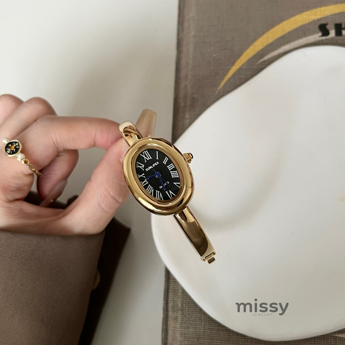 Anorah Diamond Oval Bracelet Watch [R3A5VPUU]