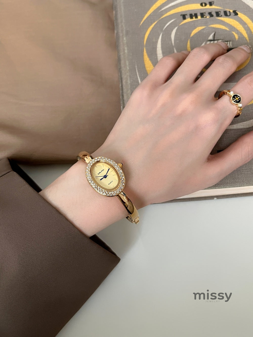 Anorah Diamond Oval Bracelet Watch [S6XY326R]