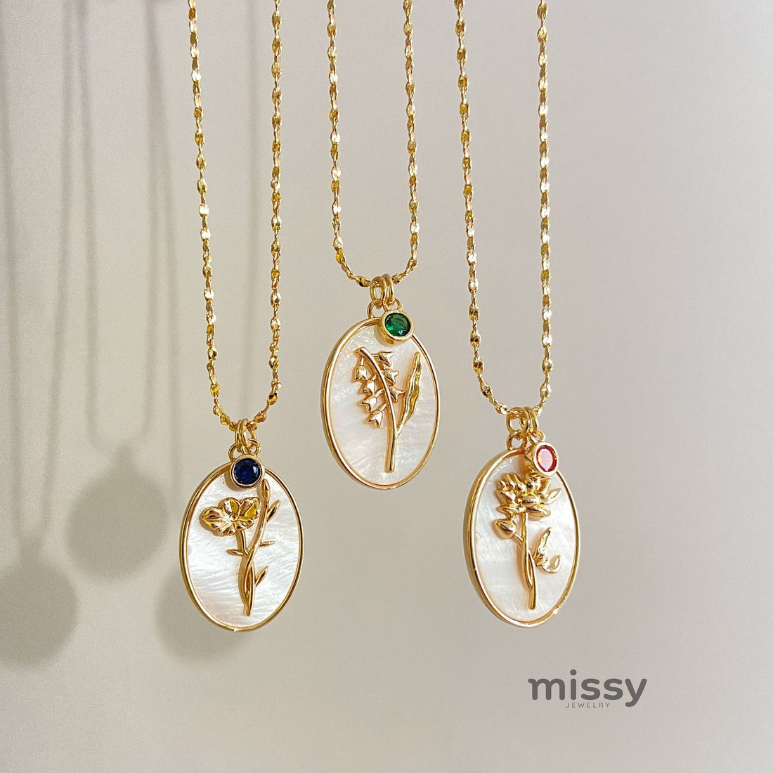 Anslee Mother-of-Pearl Birth Flower Necklace [LDMR07M4]