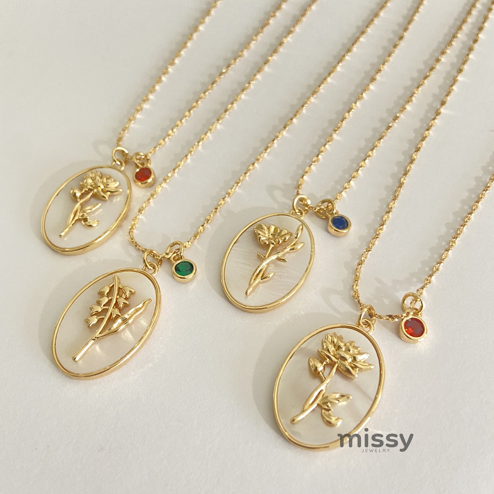 Anslee Mother-of-Pearl Birth Flower Necklace [S97N2IU5]
