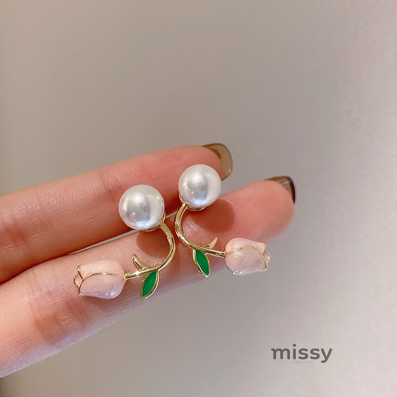 Ara Tulip Pearl Stud Earrings [01UFU5GJ]