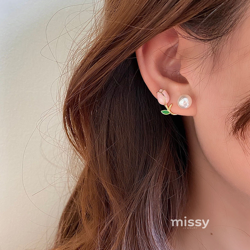 Ara Tulip Pearl Stud Earrings [NK4BAE7B]