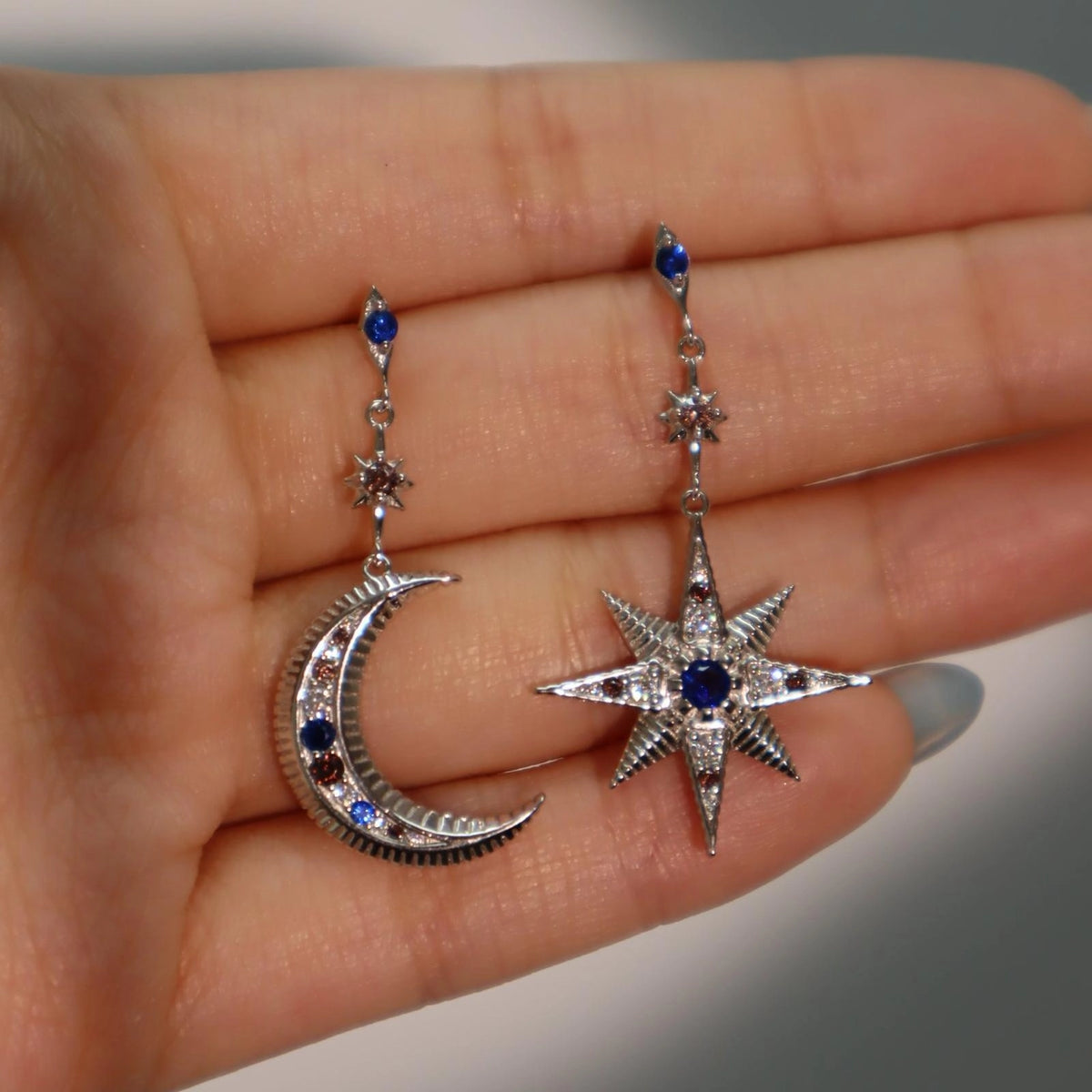 Asymmetric Star and Moon Drop Earrings [1UIYW3LU]