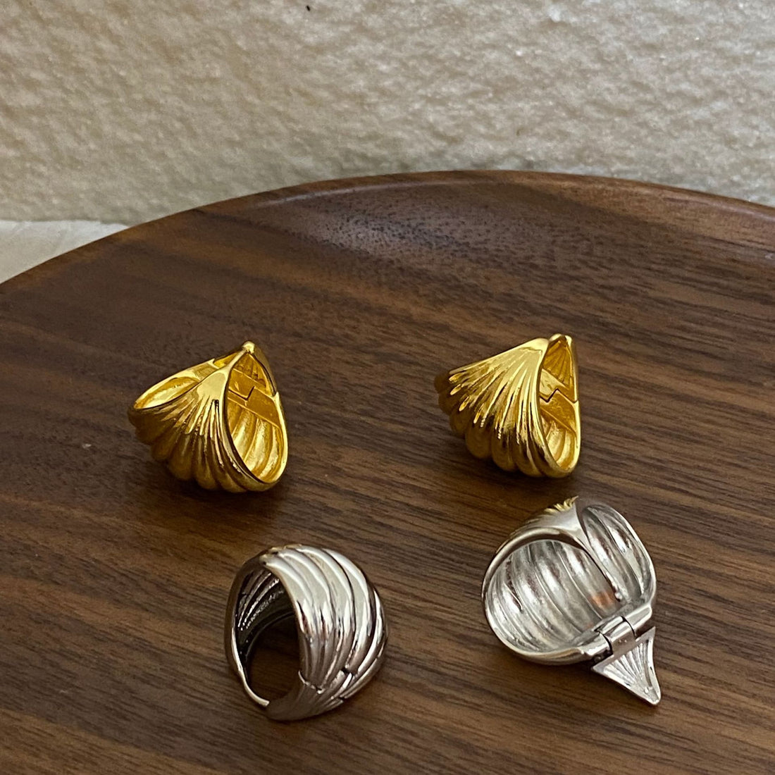 Audree Textured Shell Hoops [WHZA17FX]