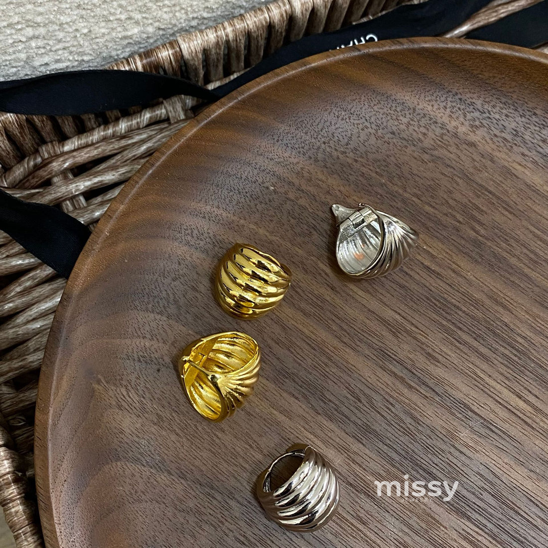 Audree Textured Shell Hoops [WHZA17FX]