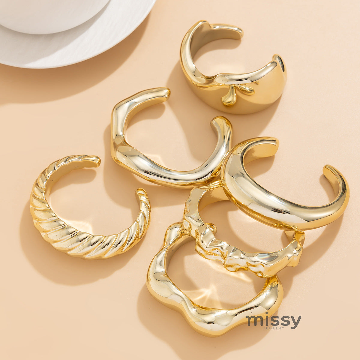 Avarie Liquid Glow Cuff [UM7UA9ZM]