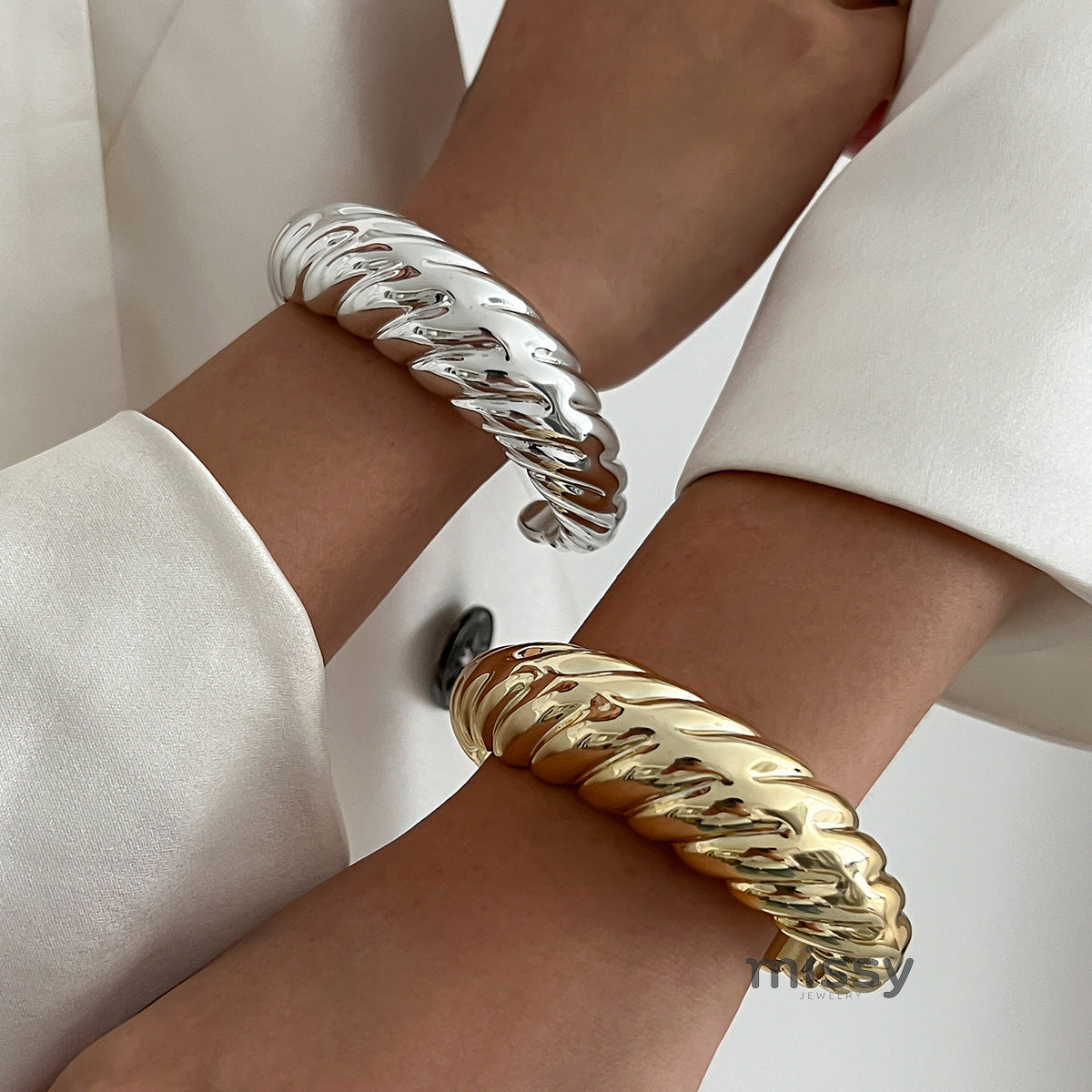 Avarie Liquid Glow Cuff [BGKZEPAK]