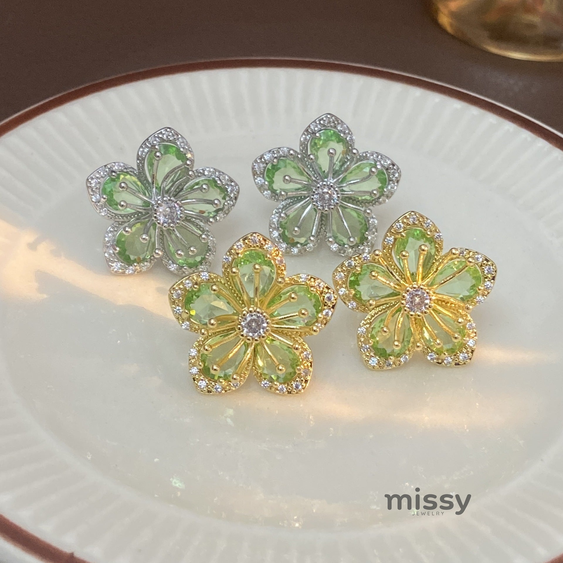 Avni Zircon Flower Earrings [6D98NW1D]