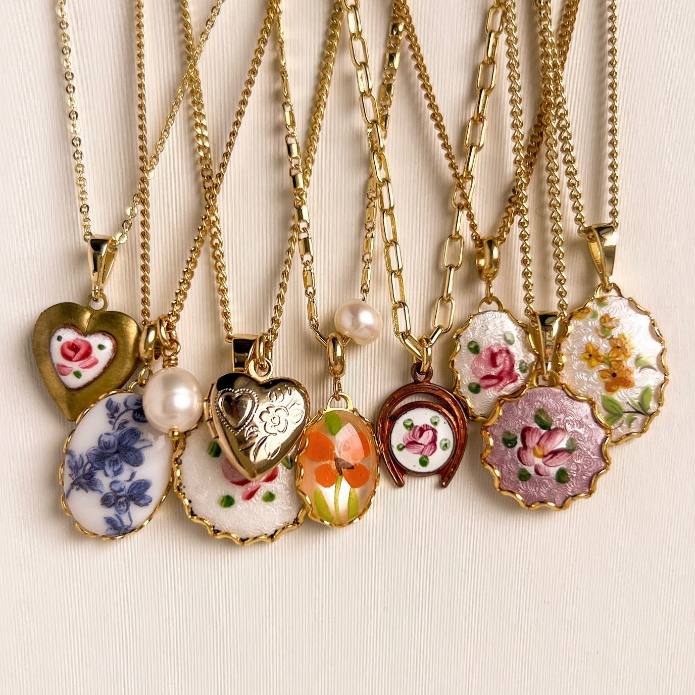 Ayelen Painted Pendant Necklace [YB2Z5R2R]
