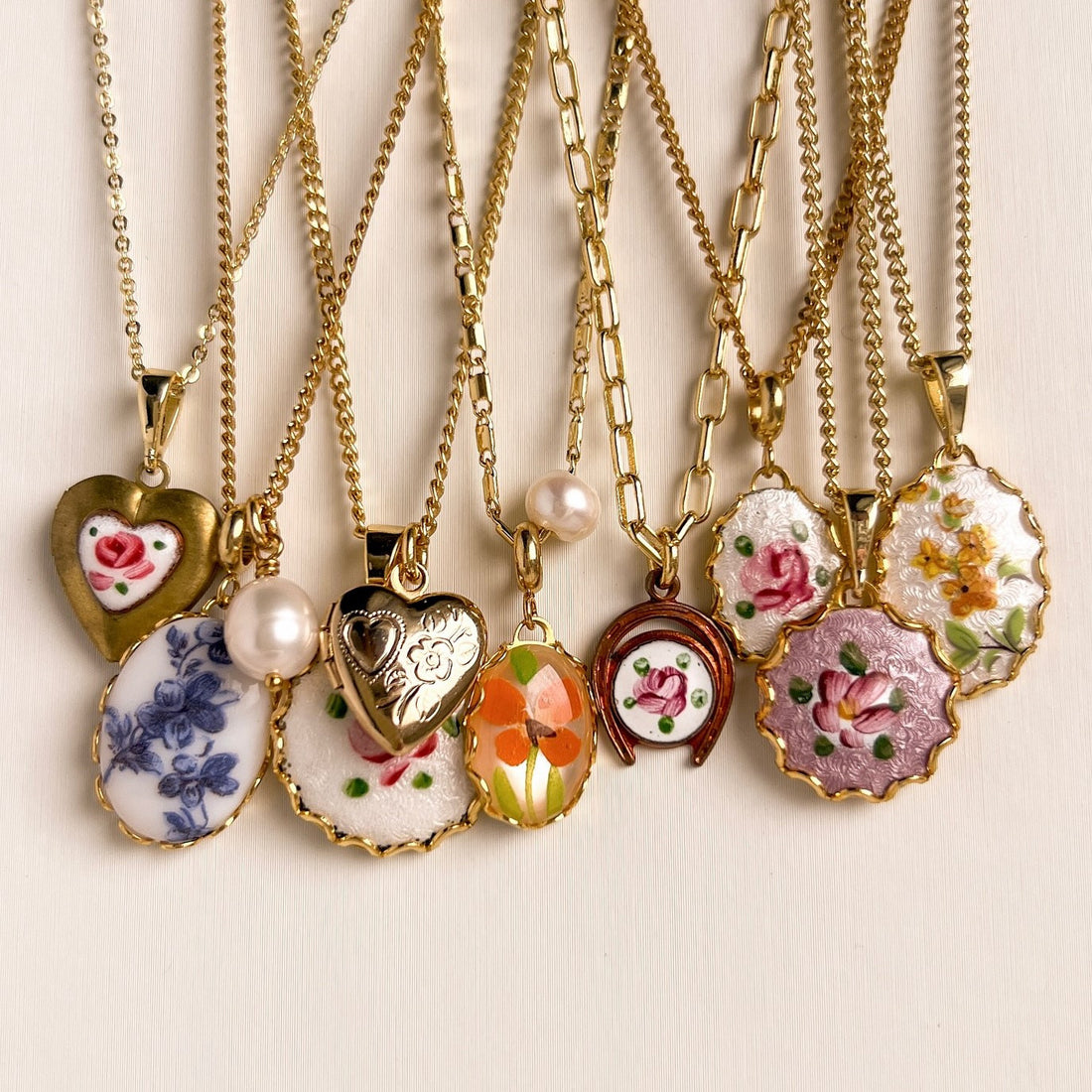 Ayelen Painted Pendant Necklace [YB2Z5R2R]