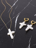 Baroque Pearl Cross Pendant Necklace [SOC8B87K]