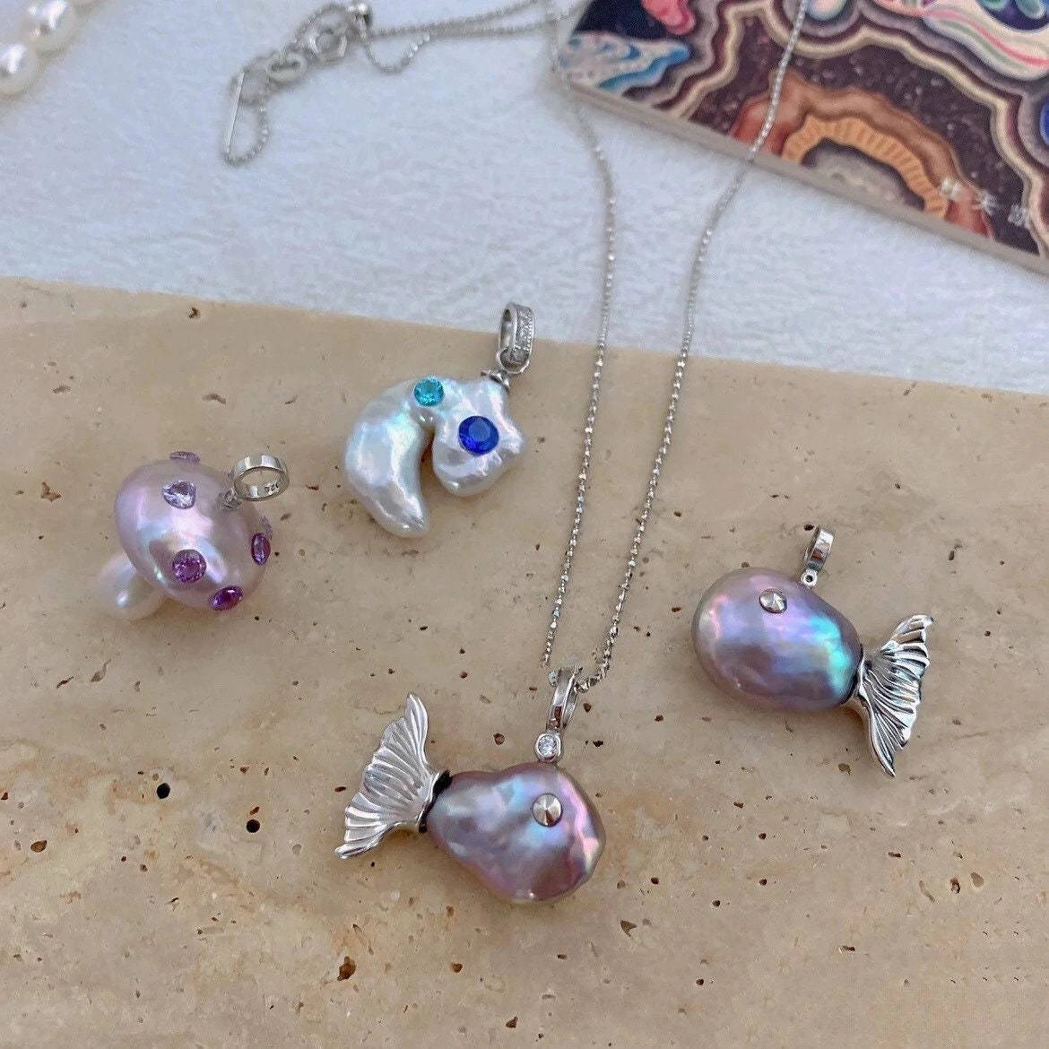 Baroque Pearl Fish Pendant Necklace [39CXH6B2]