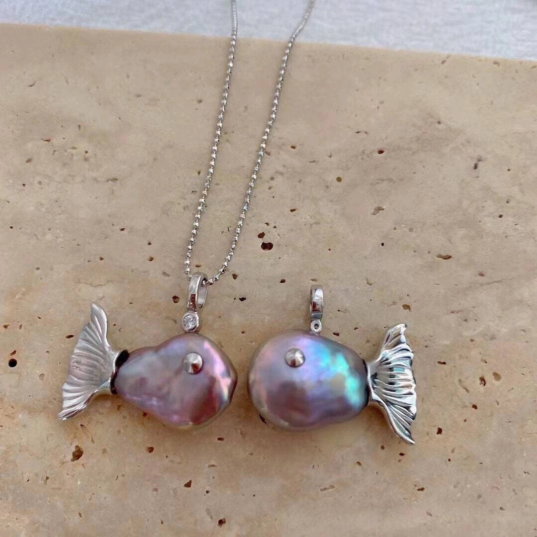 Baroque Pearl Fish Pendant Necklace [XVSWRG7R]