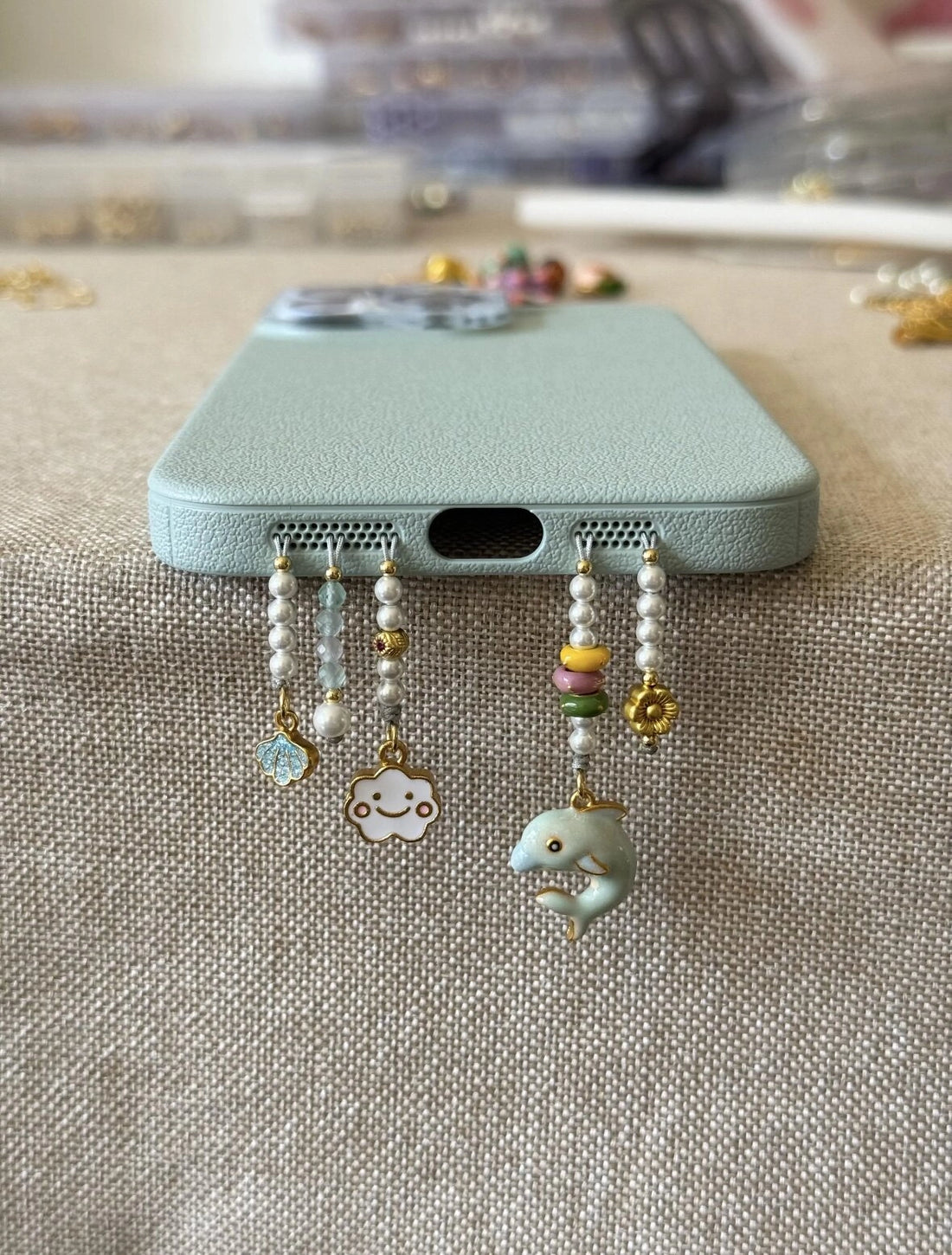 Beaded Dolphin Phone Charm [NDUPU1L2]