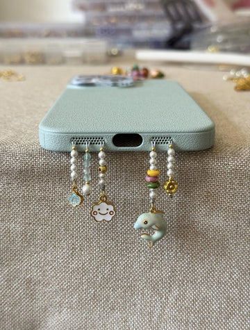 Beaded Dolphin Phone Charm [NDUPU1L2]