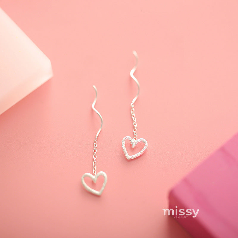 Bellarose Wavy Heart Tassel Earrings [AHC2Z1PO]