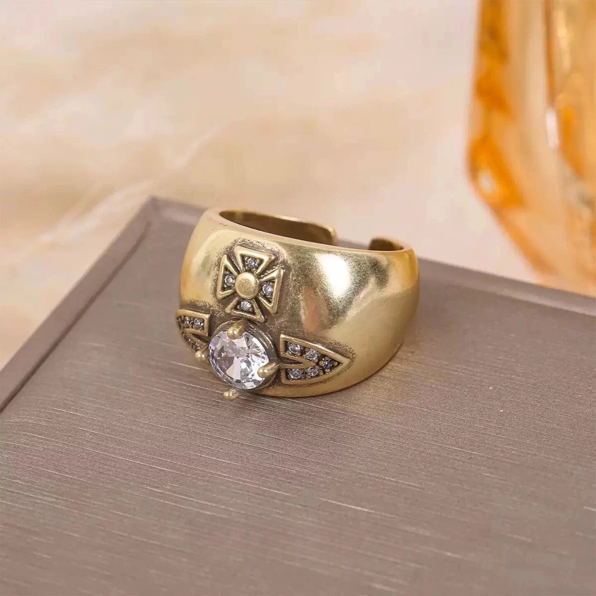Black Gold Iris Flower Ring Set [9XUT349L]