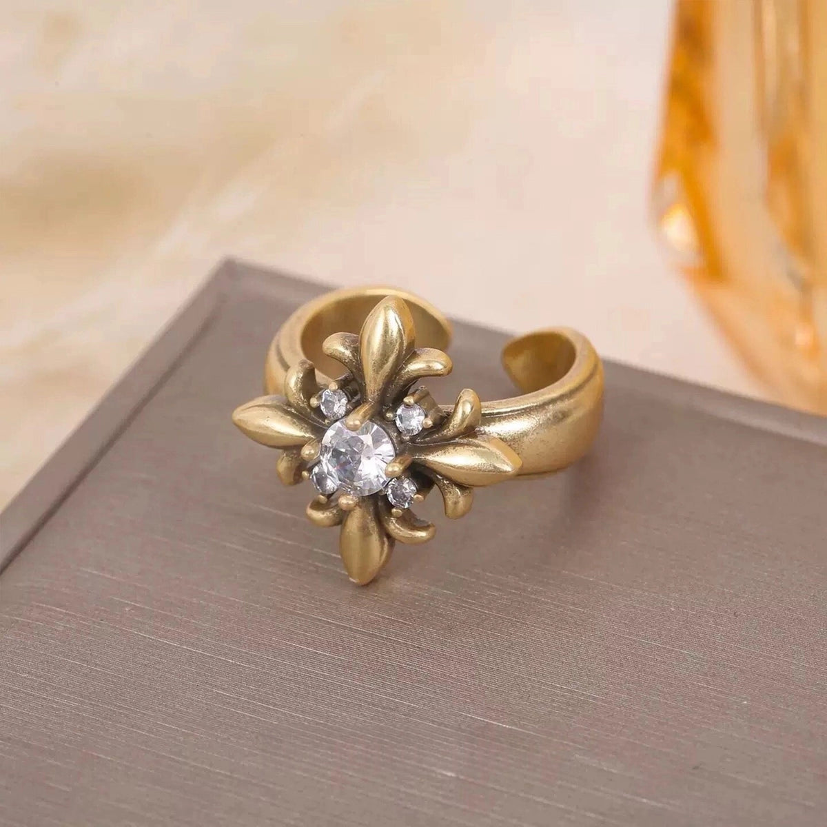 Black Gold Iris Flower Ring Set [S9C9TB42]