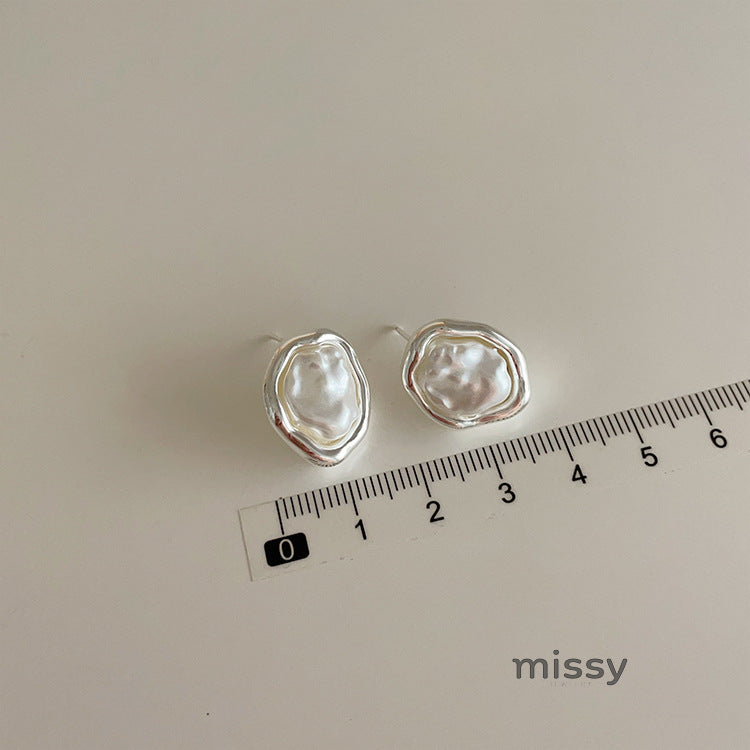 Blima Irregular Metal Pearl Earrings [N6LDVMF8]