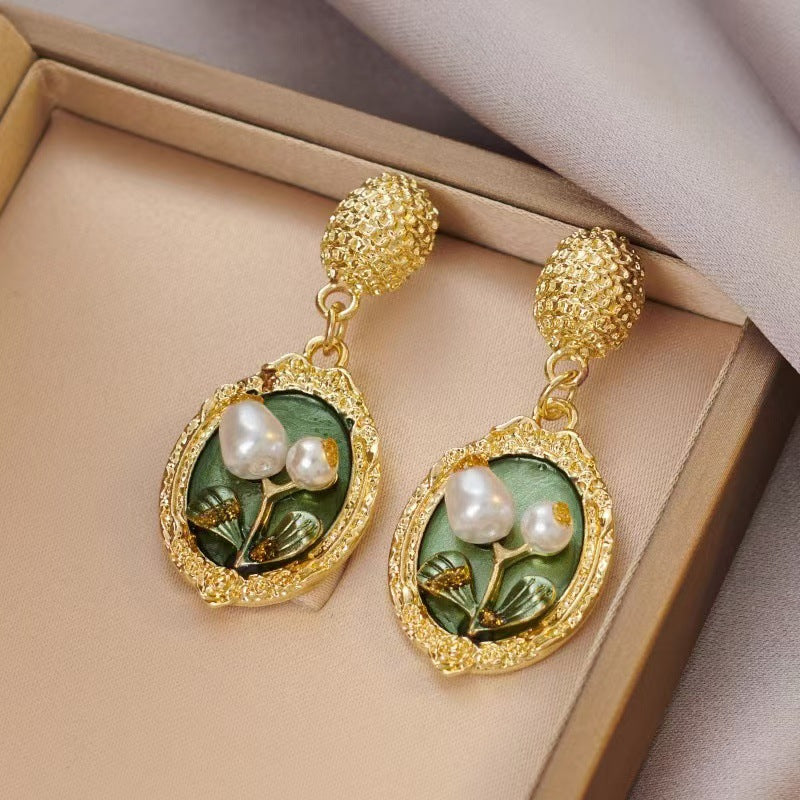 Brennan Baroque Pearl Stud Earrings [0Q5O0N8J]