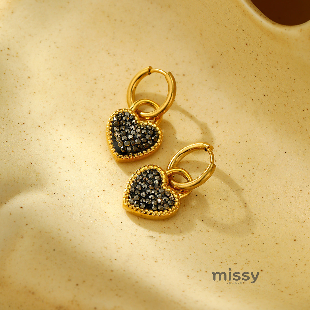 Briseyda Sparkling Heart Stud Earrings [C3V5H2XG]