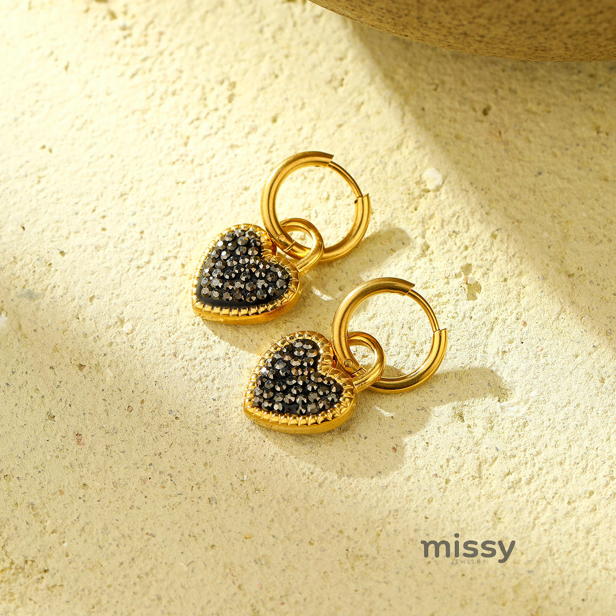 Briseyda Sparkling Heart Stud Earrings [TNFWM7CY]