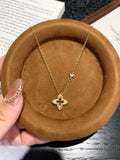 Brushed Gold Flower Necklace [FKU4HY2F]