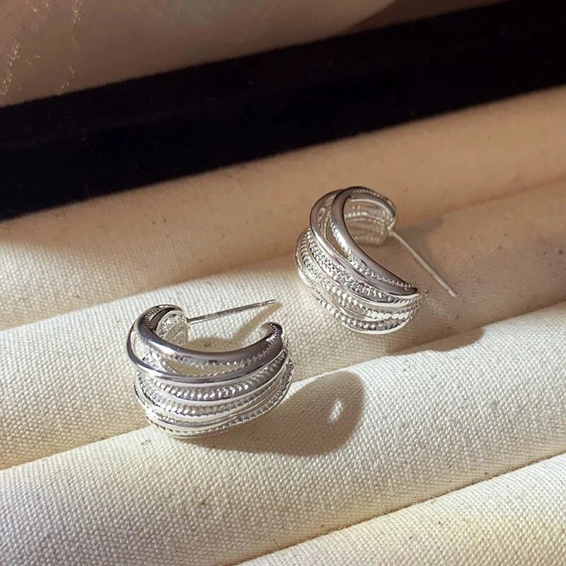 C-Shaped Gold Hoop Earrings [SQT4YJPH]