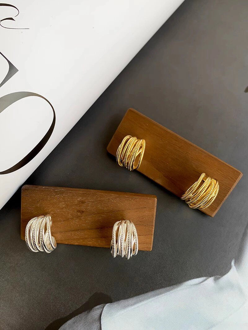 C-Shaped Gold Hoop Earrings [SS1V1E9A]