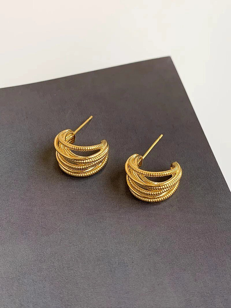 C-Shaped Gold Hoop Earrings [JPVCMQY9]