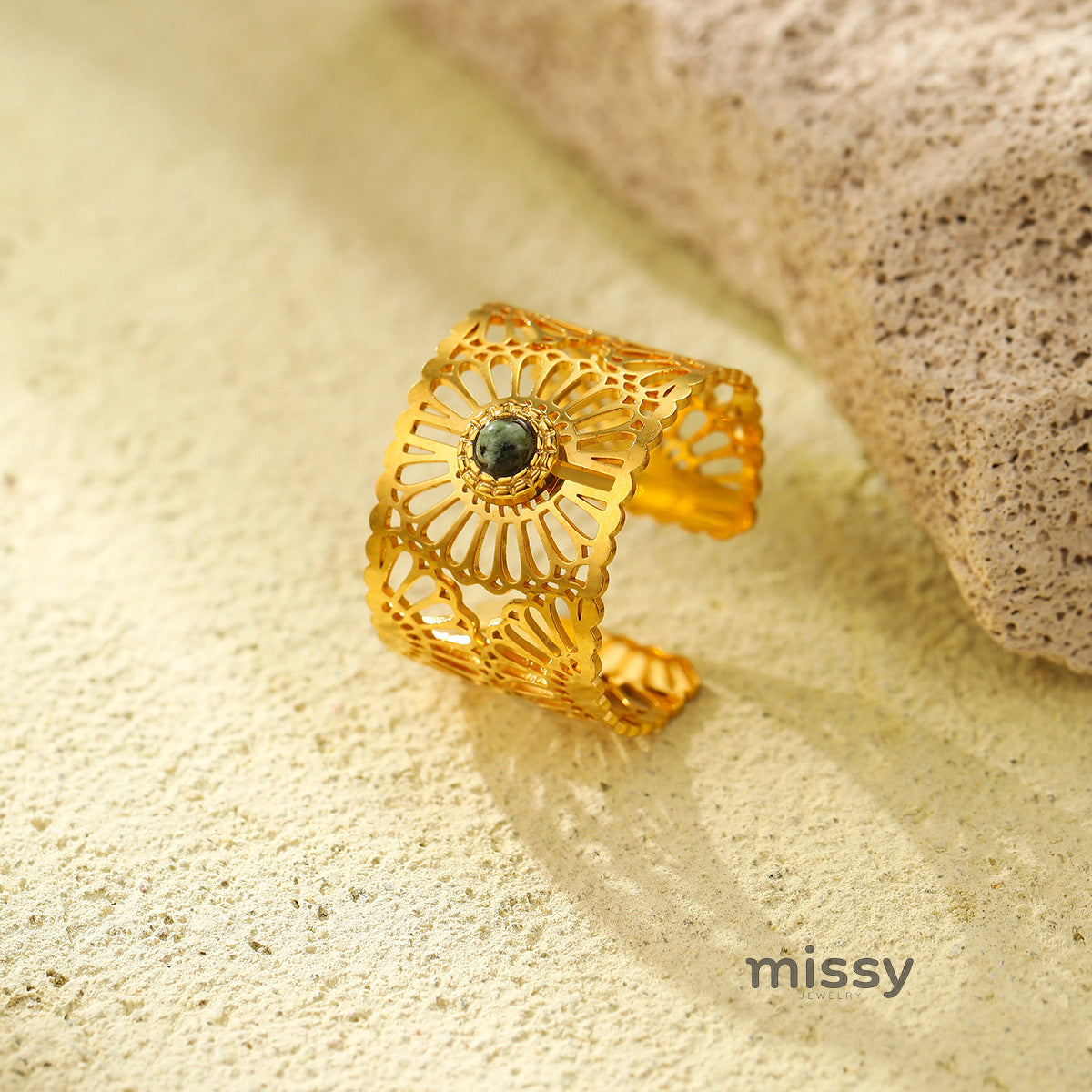 Cailee Gold Cutout Stone Ring [LTX0Z82A]