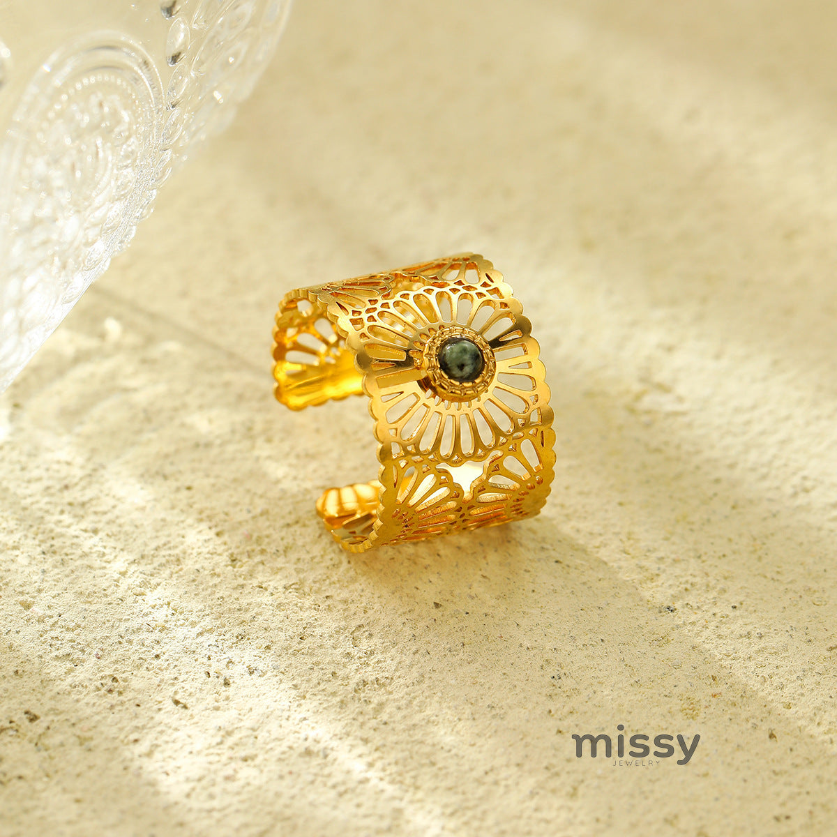 Cailee Gold Cutout Stone Ring [H498W3OY]