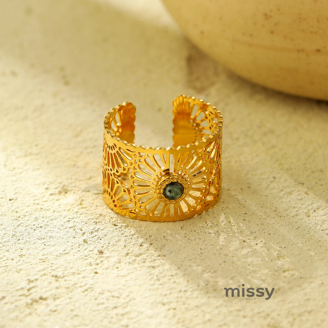 Cailee Gold Cutout Stone Ring [XE3Y4B7P]