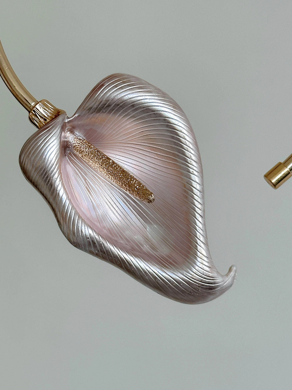 Calla Lily Pendant Necklace [16ZUZVYP]