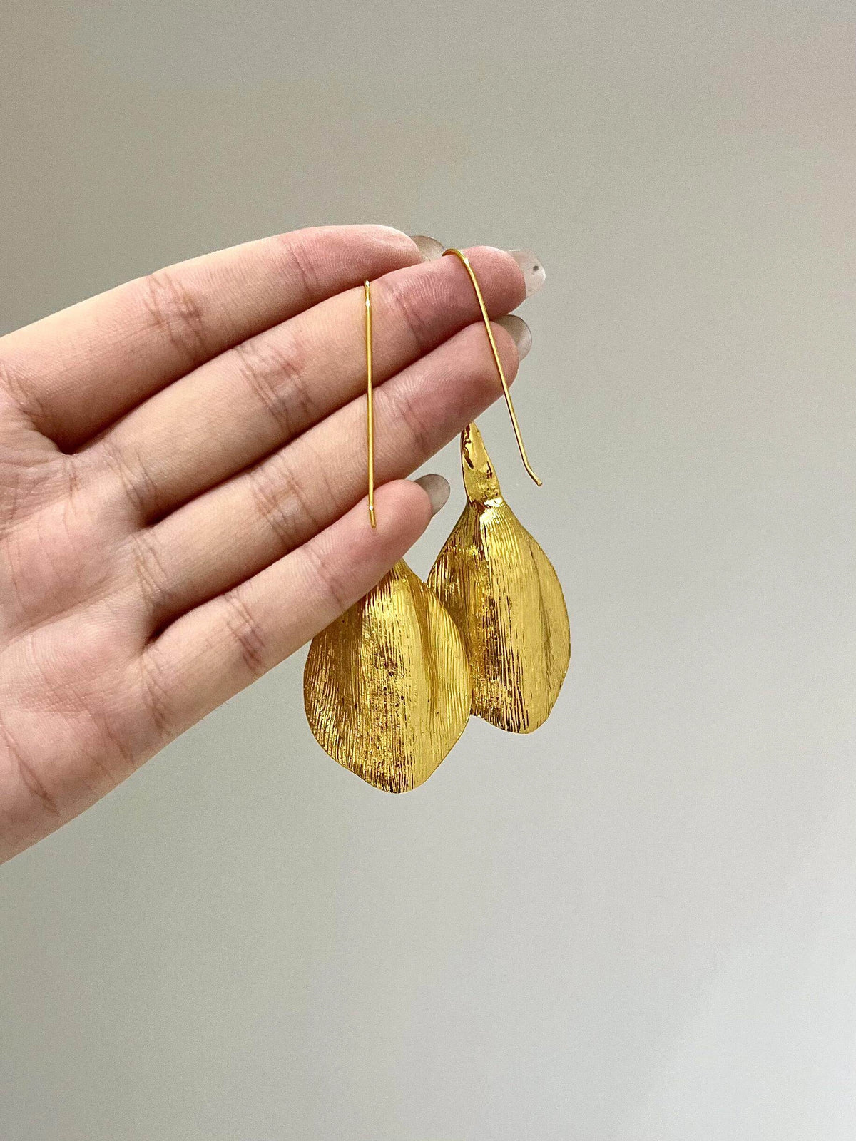 Calla Lily Petal Drop Earrings [1YBPEU1F]