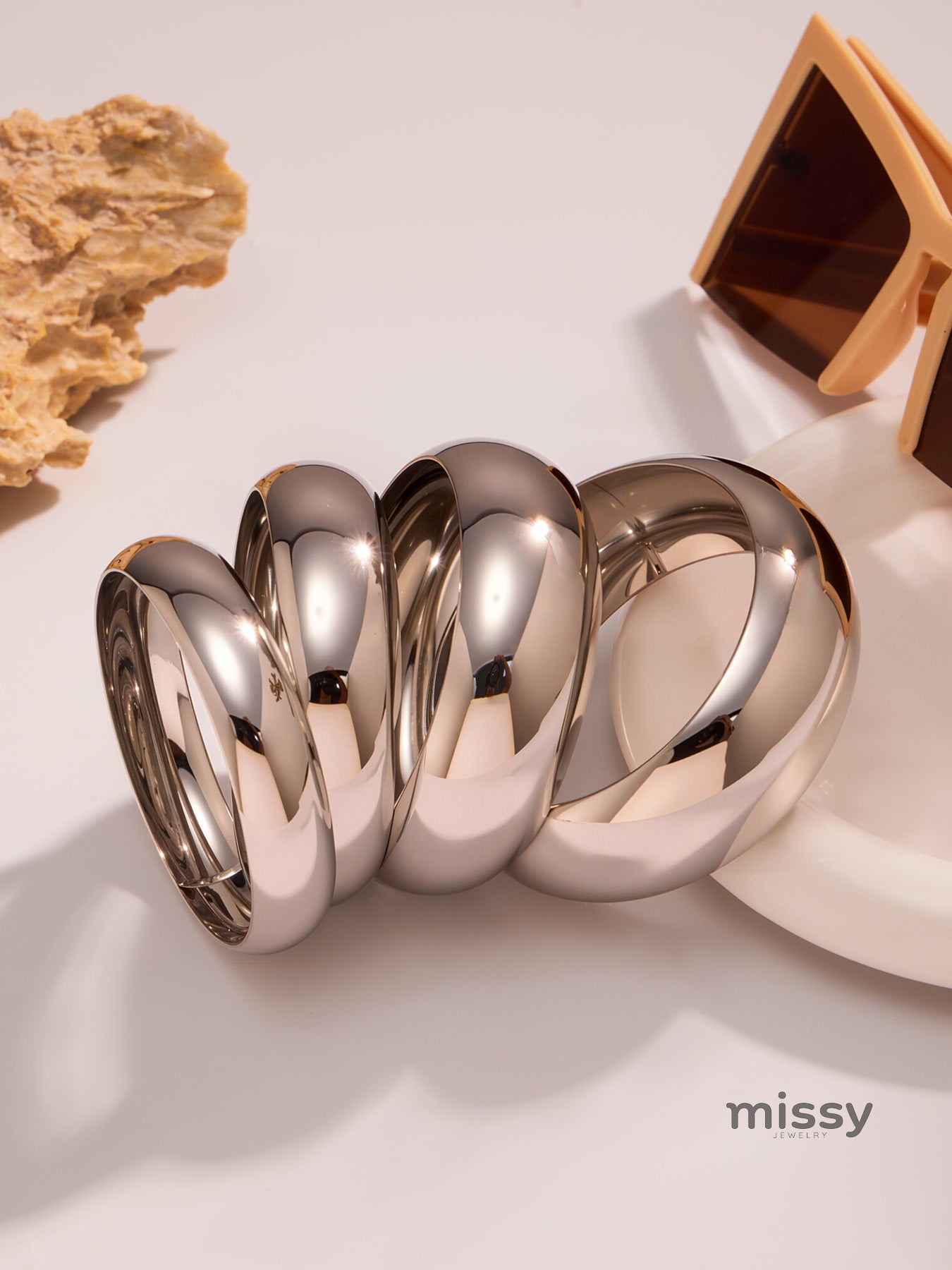Cecile Polished Cuff Bracelet [NO2JZ1A9]