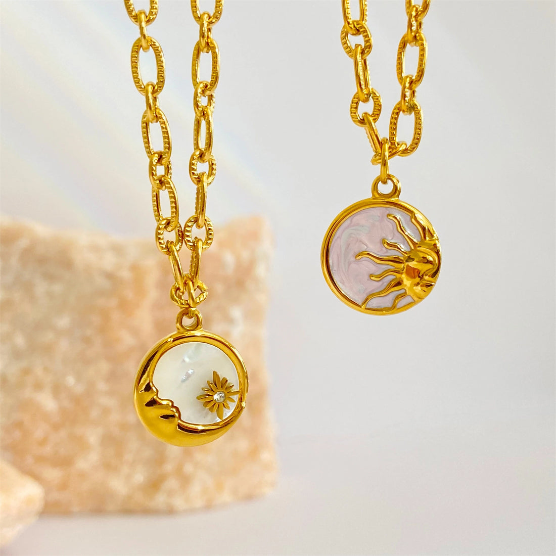 Celestial Coin Layered Necklace [3CTTXKXI]