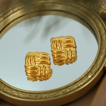 Chelsea Twist Square Earrings [T02MY1A5]