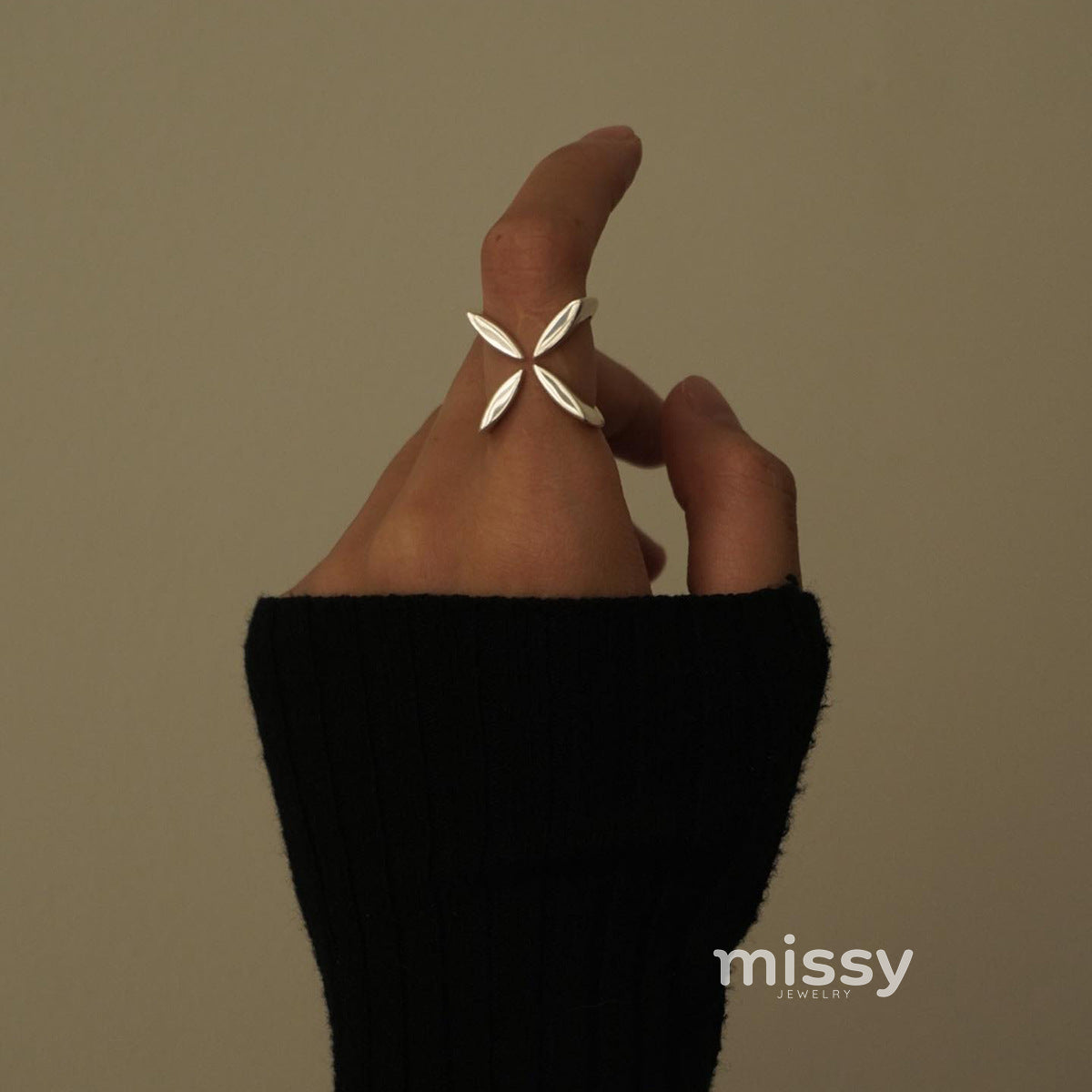 Clarice Crossover Band Ring