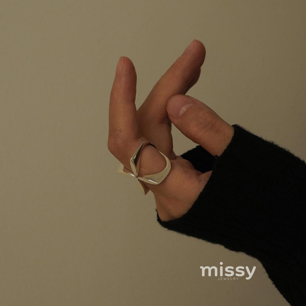 Clarice Crossover Band Ring