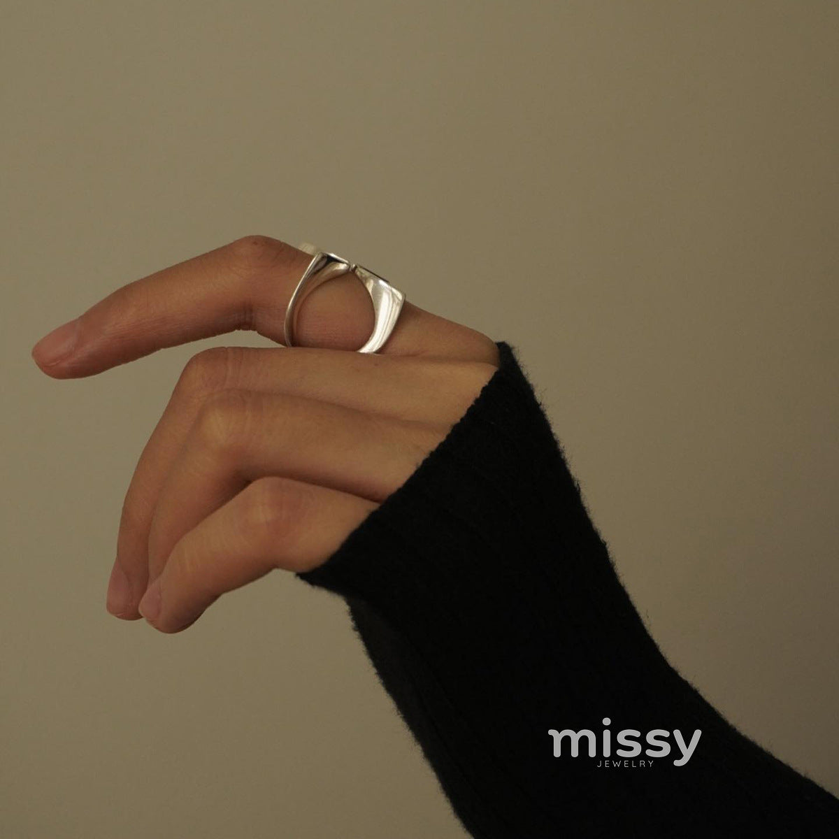 Clarice Crossover Band Ring
