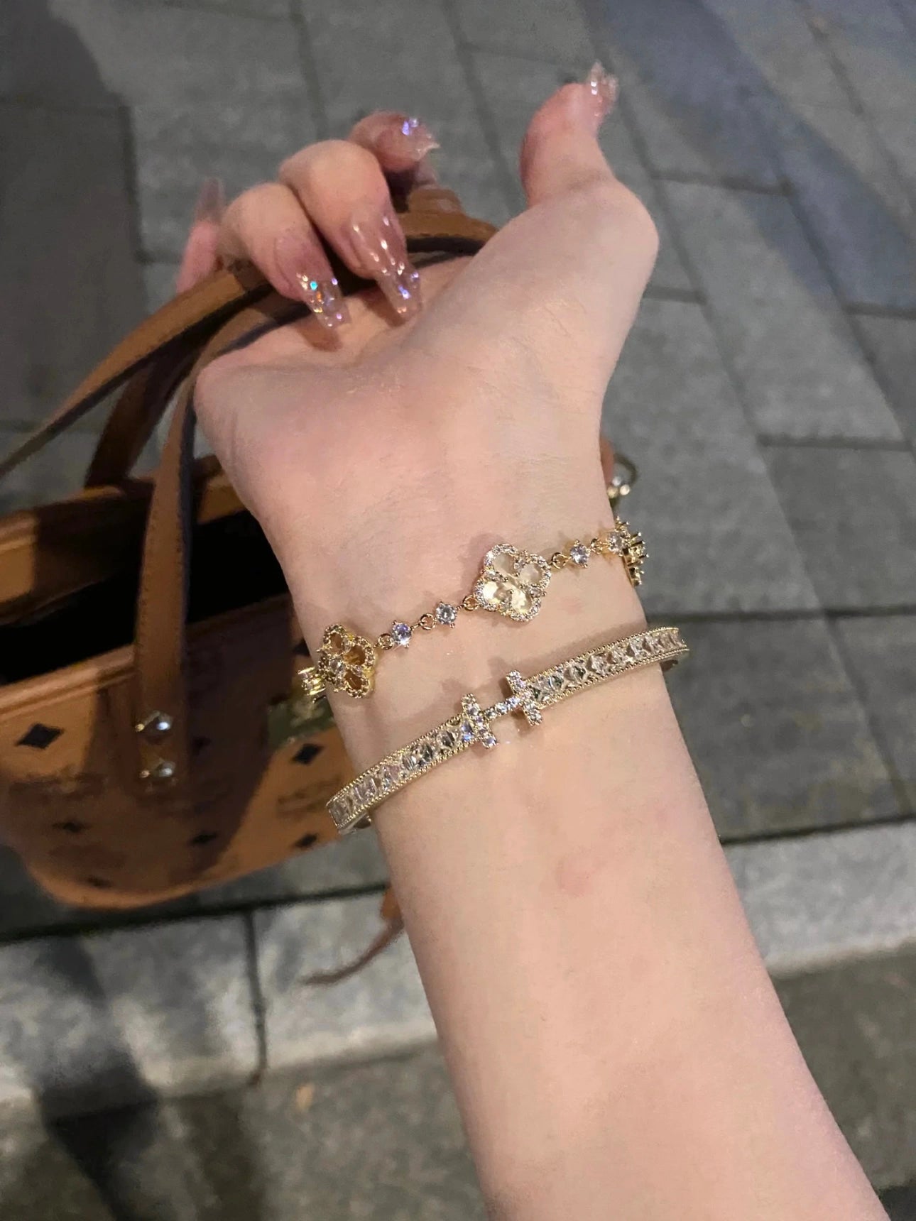 Clover and H Motif Bracelets [SE3X2GE3]
