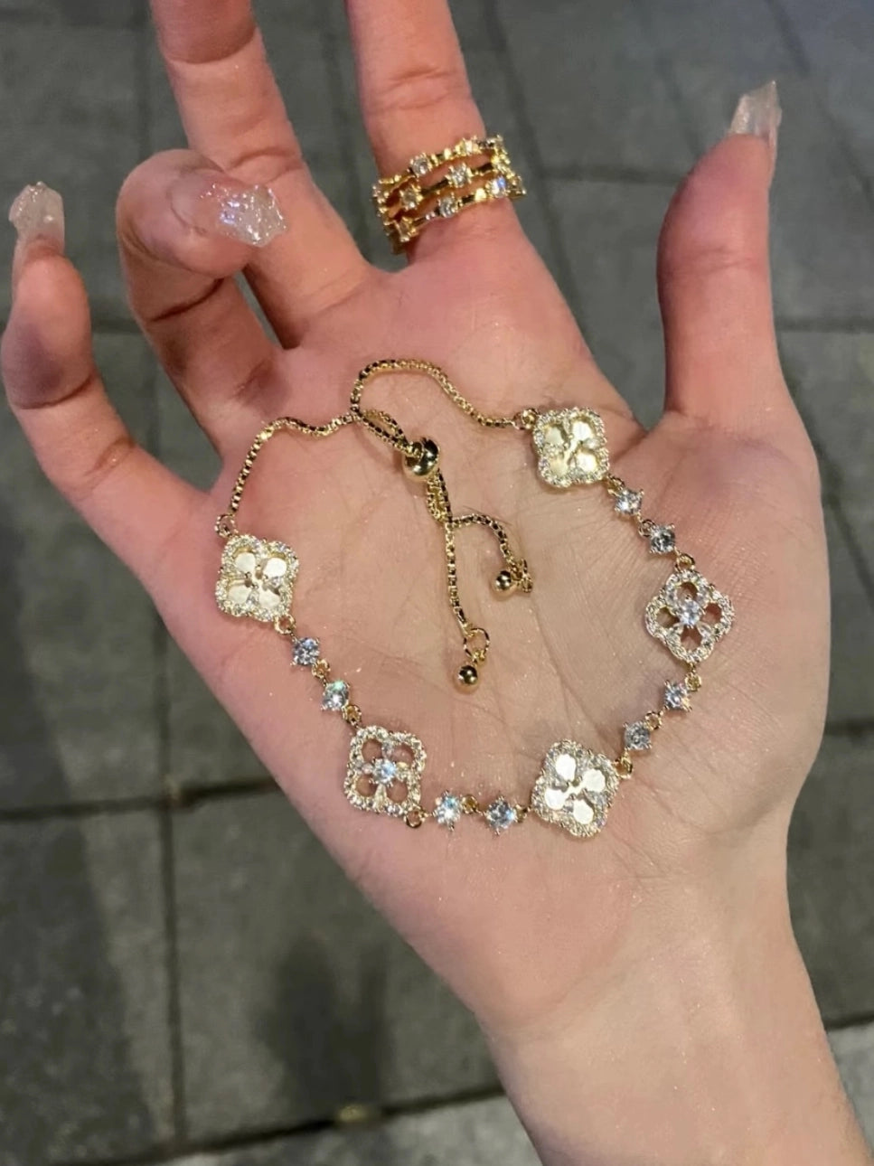 Clover and H Motif Bracelets [QR09DGVL]