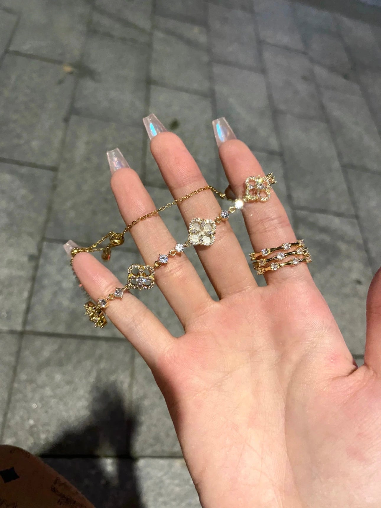 Clover and H Motif Bracelets [GKRNJCW8]